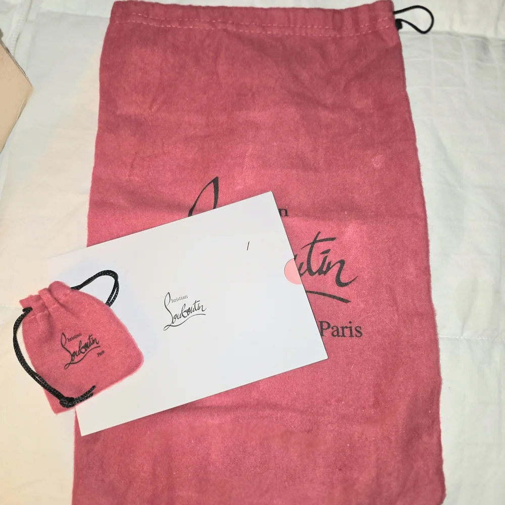Christian Louboutin - Picture 9 of 10